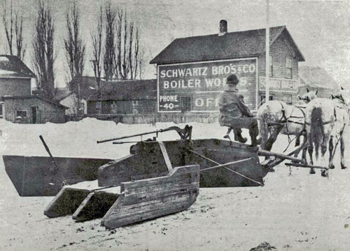 The first motorised snowplows were developed in 1913, based on truck and tractor bodies. 